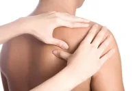 Xoa bóp giảm đau mỏi cổ vai gáy theo Y học cổ truyền