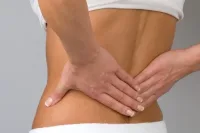 Xoa bóp trị liệu đau mỏi lưng theo Y học Cổ truyền